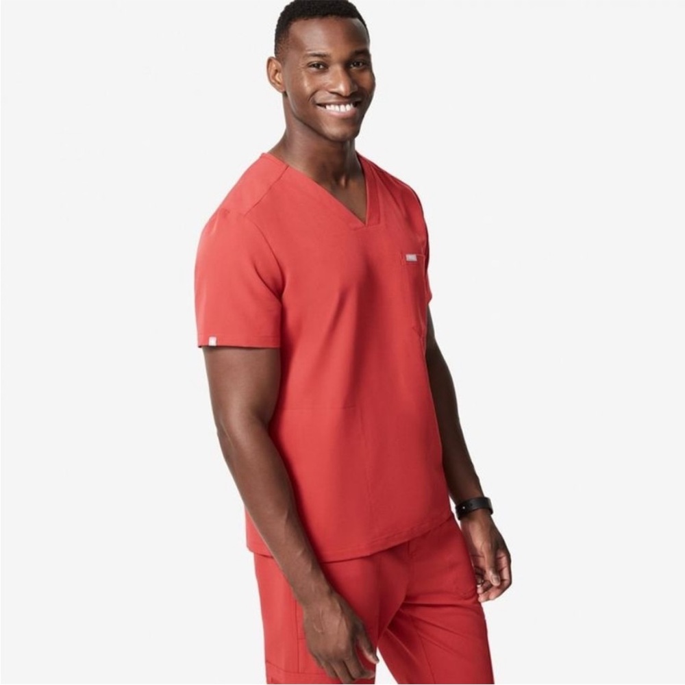 Figs Men's Chisec Scrub Top V-Neck Shirt in Clay S